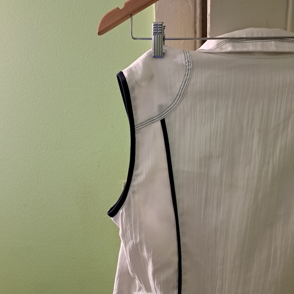 Allison Daley Vest - Picture 11 of 13